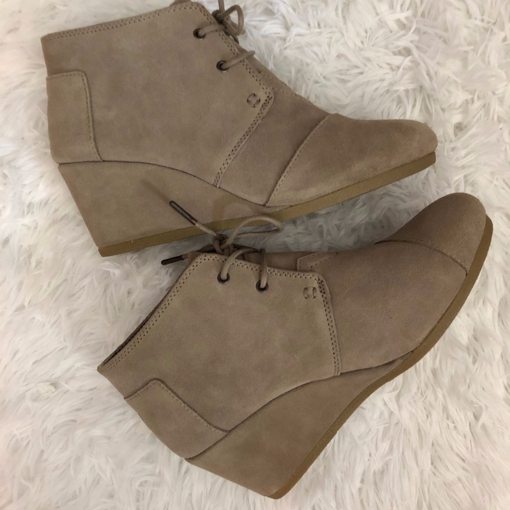 TOMS Desert Wedge Ankle/Bootie. Tan. Size 9.5